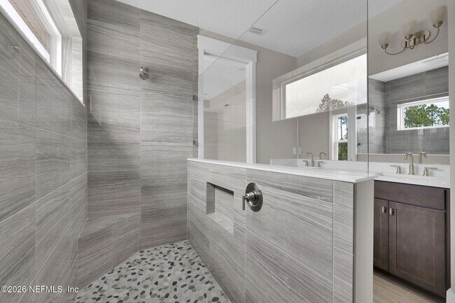 Building Photo - 202 Sutton Dr