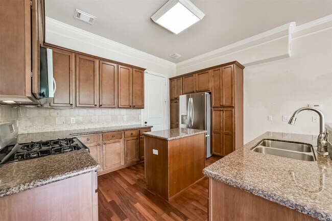 Building Photo - 11025 Robin Hood Ct