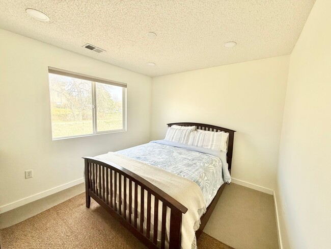 Building Photo - 387 Ivory Cir