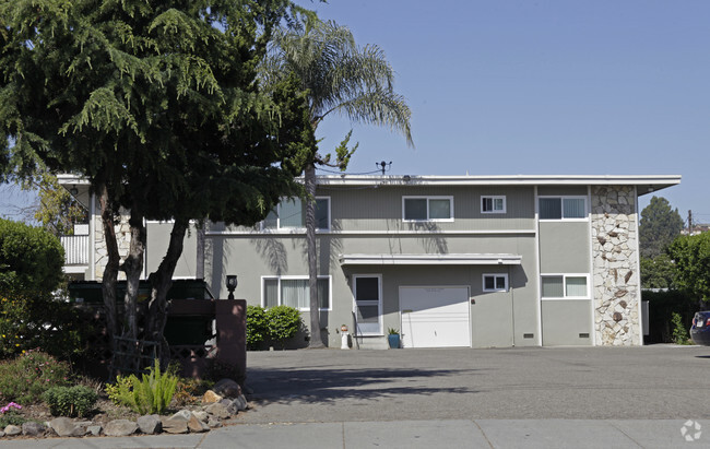 Building Photo - Capri Apartments