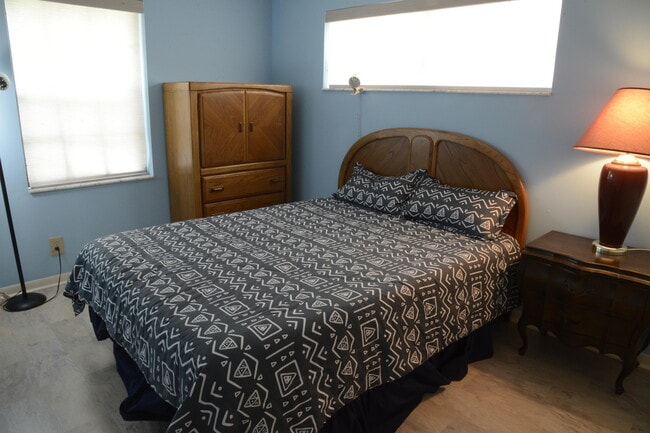 Building Photo - 7557 Lexington Club Blvd