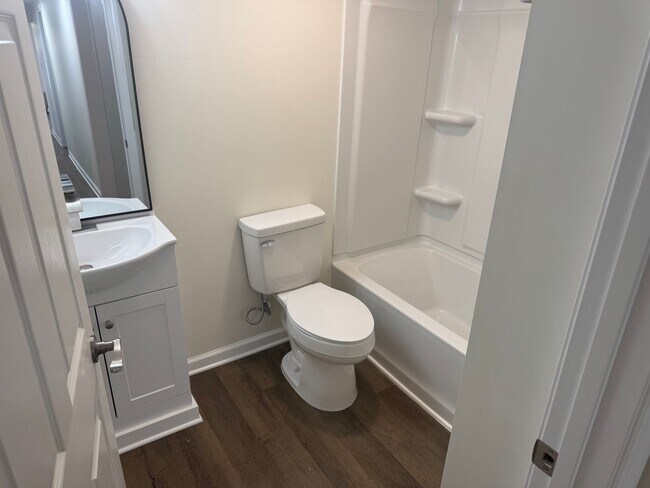 Building Photo - Newly renovated 2 Bedroom 2.5 Bathroom Hom...
