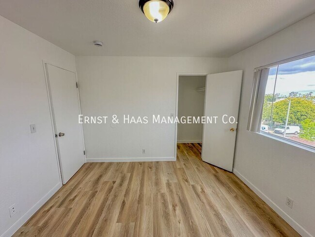 Building Photo - 1080 St Louis Ave