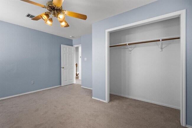 Building Photo - 100 Parque Cir