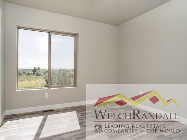 Building Photo - 3 bed 2.5 Bath Single-Family Home in Farmi...