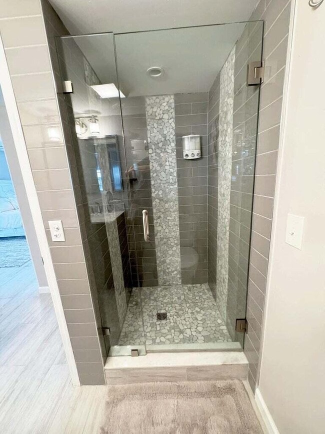 Building Photo - 644 Normandy Ln