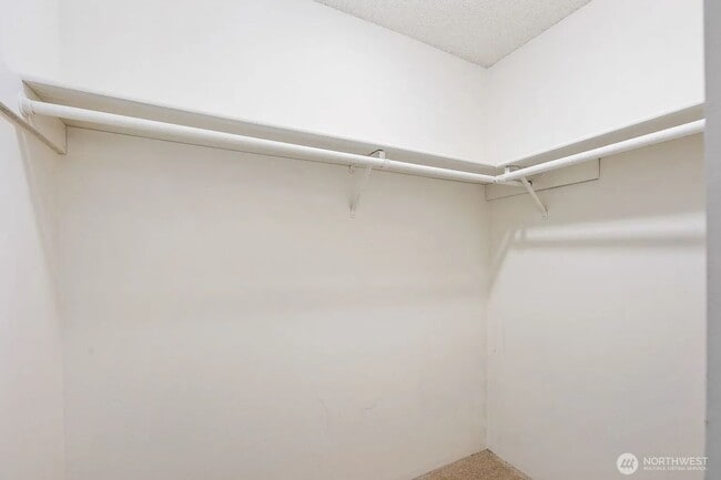 Building Photo - 3 Bedroom 2 Bathroom Plus Parking