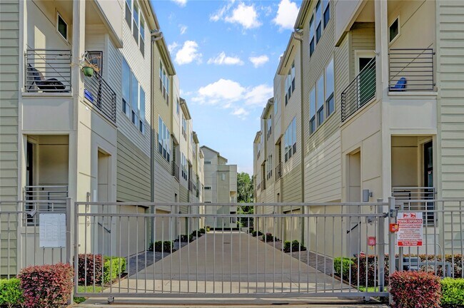 Building Photo - 954 W 18th St