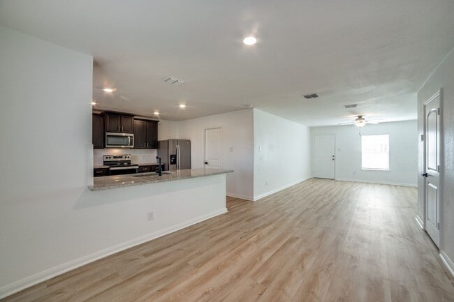 Building Photo - BEAUTIFUL HOME IN SAN ANTONIO TX. MOVE IN READY!.