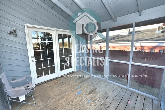 Building Photo - Central Norman 3 Bed 3 Bath Ready for your August Move!
