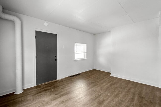 Building Photo - Stunning 3 bedroom home in Brookline available July 1!