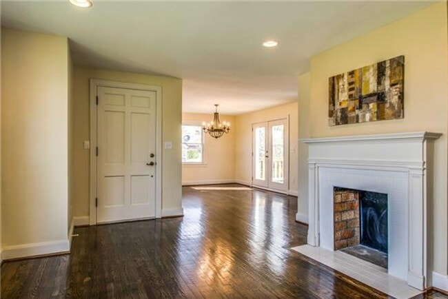Building Photo - Stunning Renovated 1940s Home in Prime East Nashville Location!
