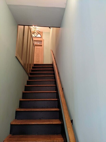 Building Photo - 521 Grove Ave