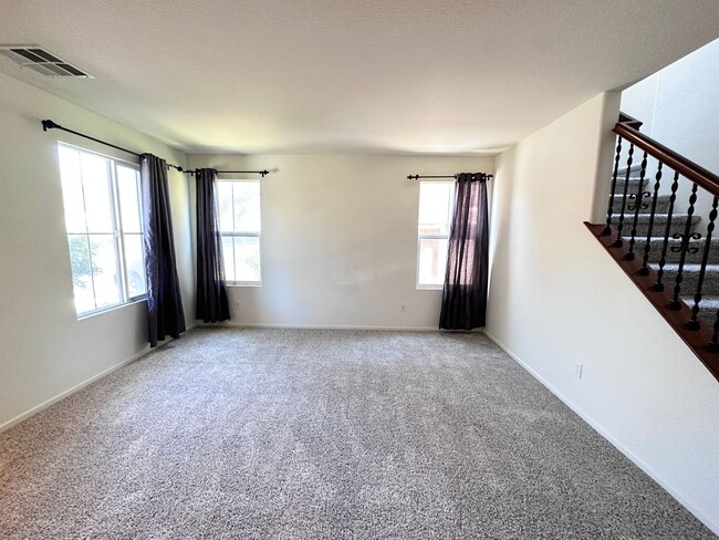 Building Photo - 4 bedroom home. New Carpet!