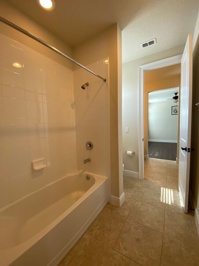 Building Photo - Exquisite 6-Bedroom Estate with Private Po...