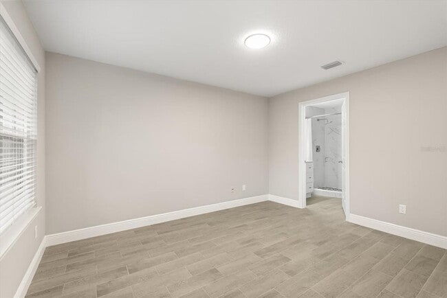 Building Photo - 2592 Grassy Point Dr