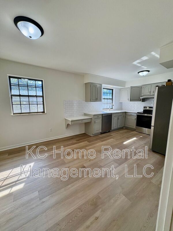 Building Photo - 10205 CedarBrooke Ln