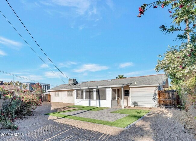 Building Photo - 4521 N 75th Pl