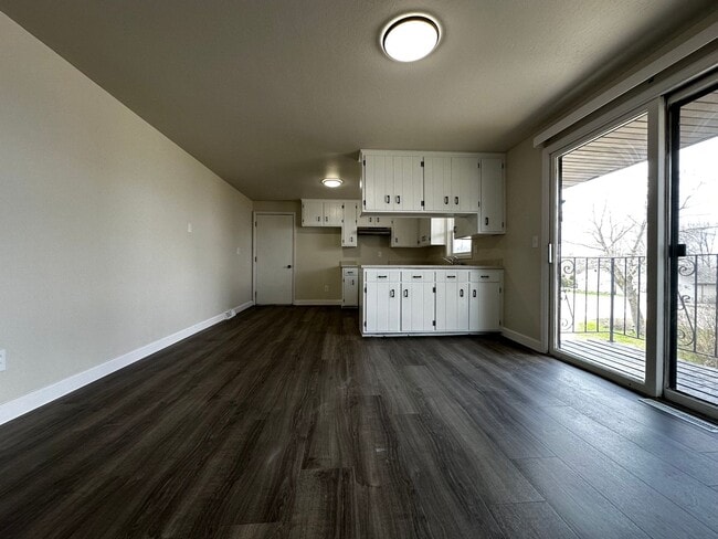 Building Photo - 2746 Nicolet Dr