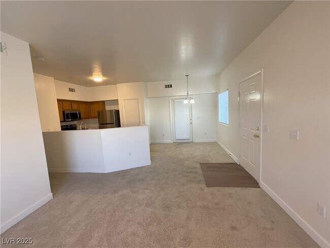 Building Photo - 3400 Cabana Dr