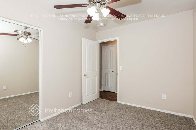 Building Photo - 7005 S 39th Dr