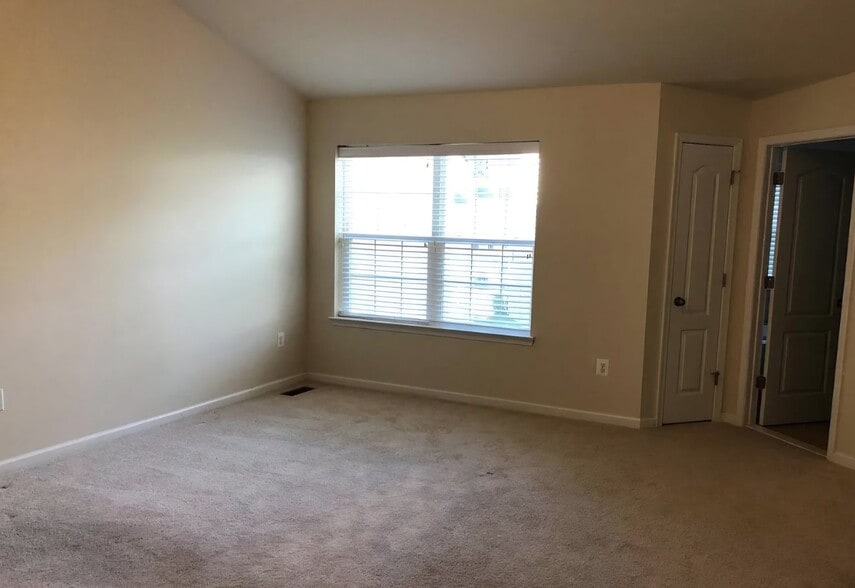 Building Photo - 670 Highland Farms Cir
