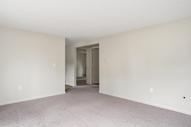 Building Photo - 289 Derry Rd