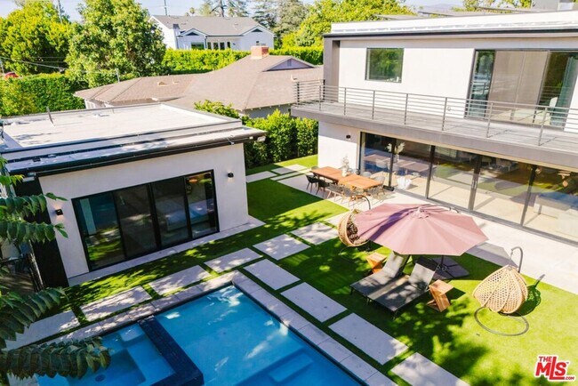 Building Photo - 5141 Varna Ave