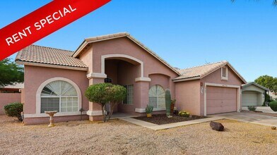 Building Photo - Where Character Takes Center Stage! Now Offering $500 Off First Month’s Rent!