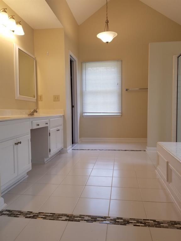 Building Photo - 10580 Stonepoint Pl