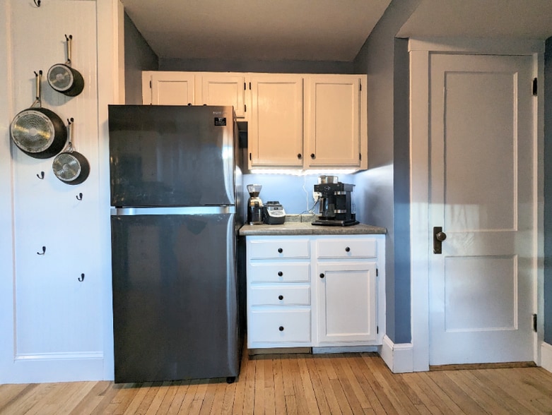 Building Photo - 426 W Main St