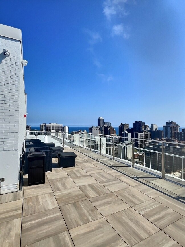 Building Photo - 1255 N Sandburg Terrace