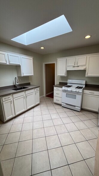 Kitchen - 3949 1/2 32nd St