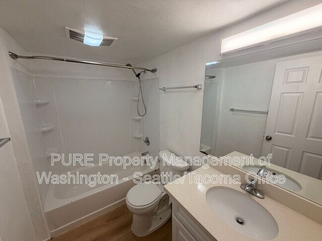 Building Photo - 1706 E 56th St