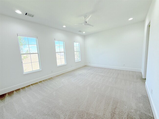 Building Photo - 11112 Savannah Oaks Ln