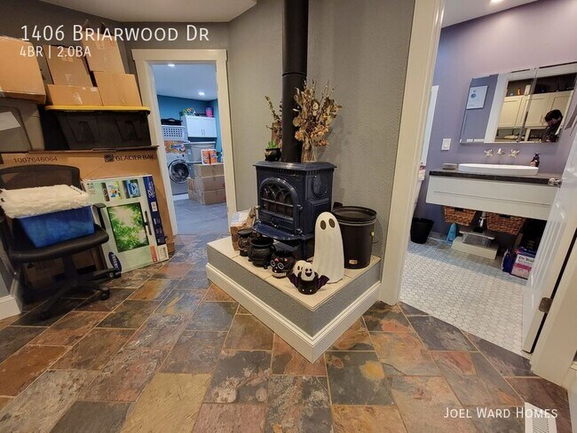 Building Photo - 1406 Briarwood Dr