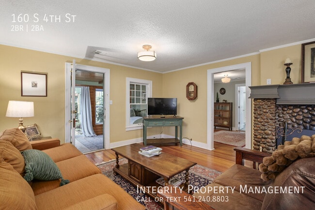 Building Photo - 160 S 4th St