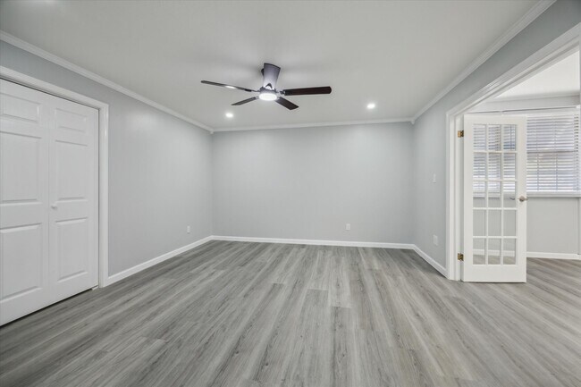 Building Photo - 3271 Sul Ross St