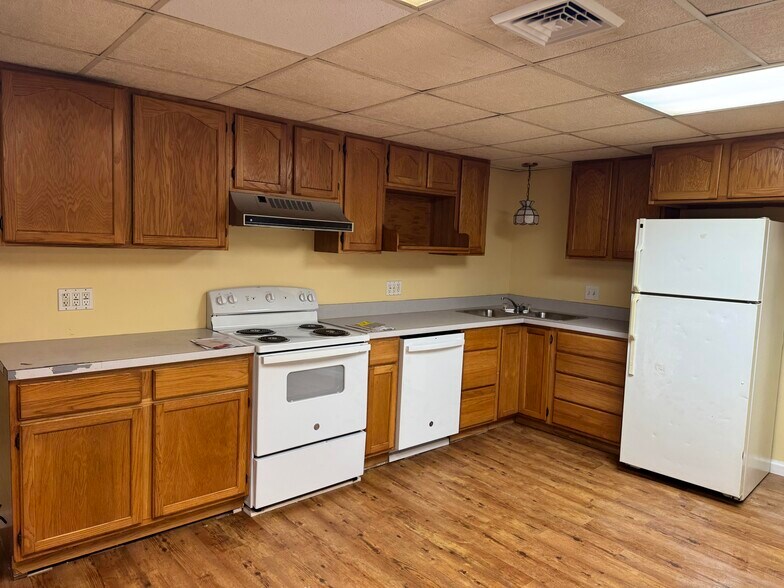 kitchen - 207 N 1st St