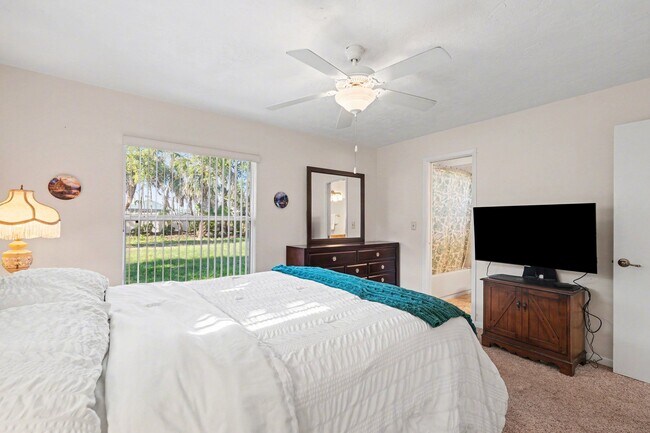 Building Photo - 108 Delvalle St