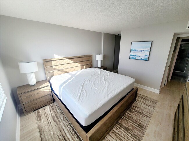 Building Photo - 1009 N Ocean Blvd