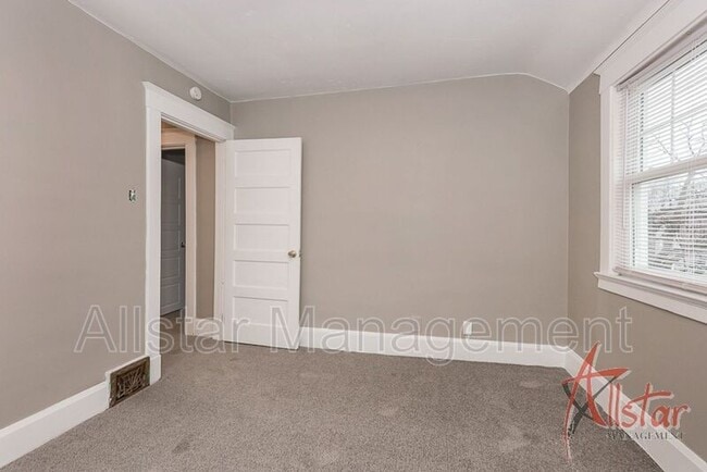 Building Photo - 542 Lindell St