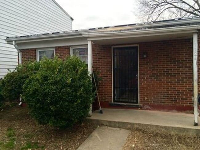 Building Photo - Spacious 4 bed 2 bath House in Church Hill