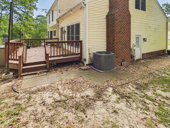 Building Photo - 6118 Walnut Landing Way