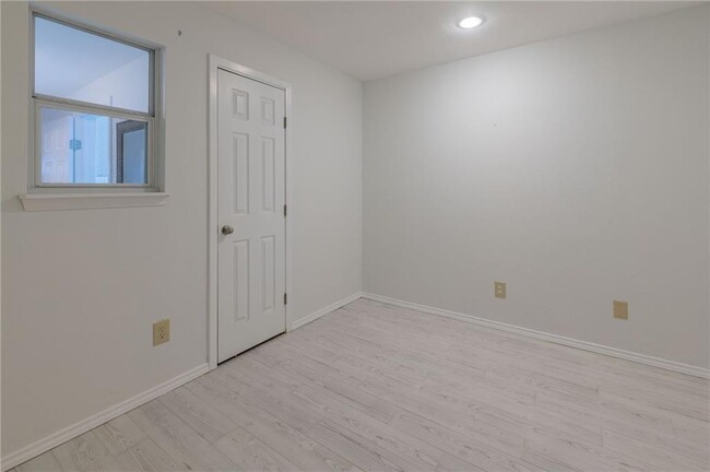 Building Photo - 1606 Walnut Ave