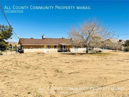 Building Photo - Single Family Home in Yucca Valley!