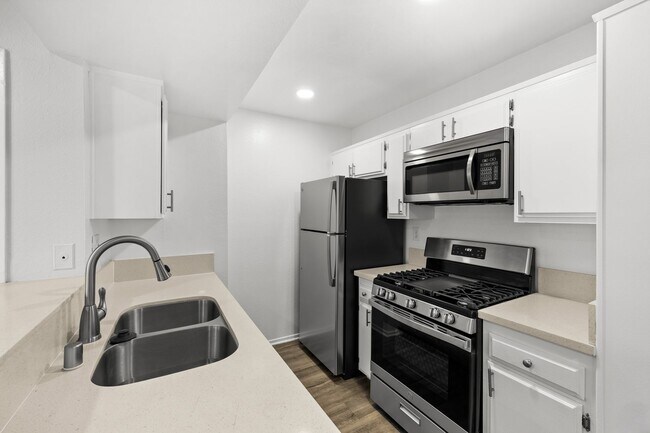 Interior Photo - 4432 Coldwater Canyon