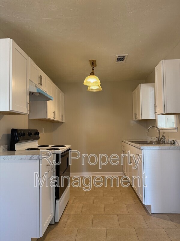 Building Photo - 3008 Sienna Rd