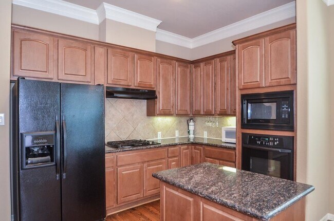 Building Photo - 3042 Royal Oaks Crest