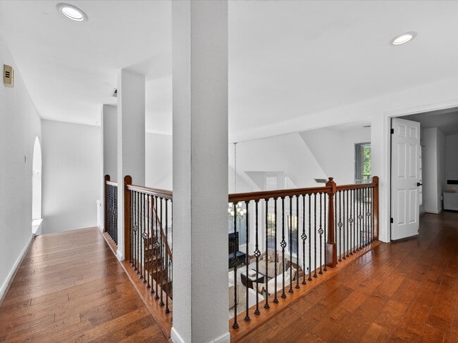 Building Photo - 1676 Beaconshire